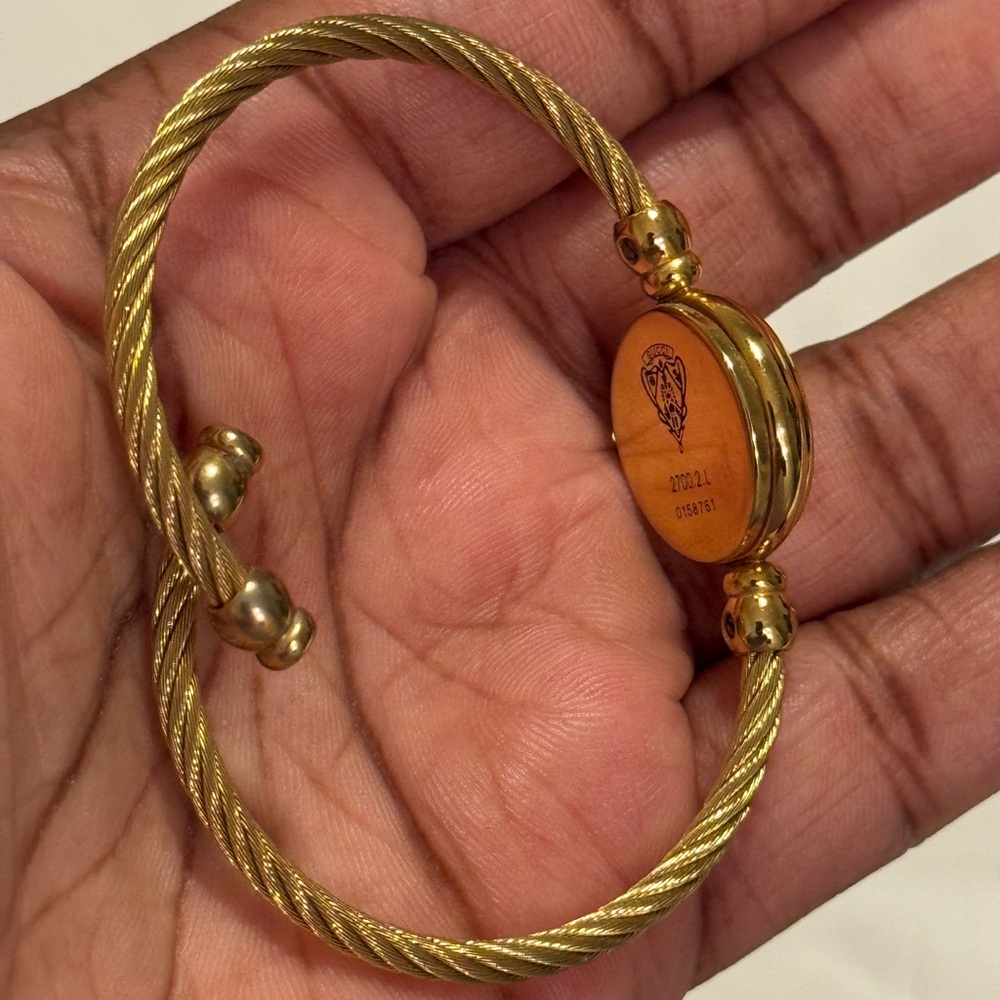 VINTAGE Gucci Shell Bangle Watch ✨ - Picture 6 of 9